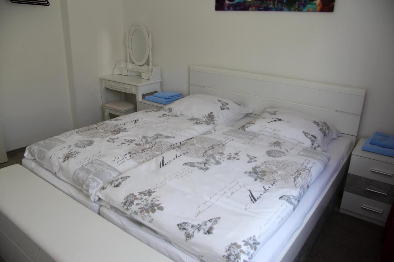 Geraeumige 4 Zimmer Wohnung An Den Kaiserthermen Trier Bagian luar foto